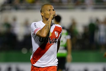 Carlos Andr谷s S芍nchez Arcosa, nacido en Montevideo, estuvo nominado al Bal車n de Oro en 2015 cuando defend赤a la camiseta de River.