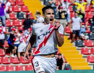 13 Títulos: 2 Europa League, 1 Liga argentina, 2 Ligas portuguesas, 2 Copas portuguesas, 2 Supercopas portuguesas, 1 Ligue 1, 1 Copa del Rey, 1 Supercopa de Europa y 1 Campeonato Sudamericano Sub-20