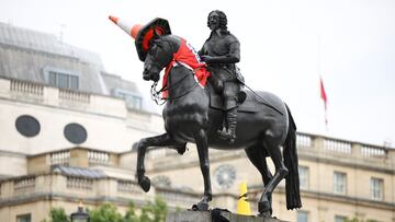 Carlos I muestra su apoyo a Inglaterra