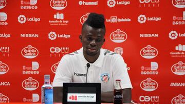 Ram&oacute;n Azeez durante una conferencia de prensa.