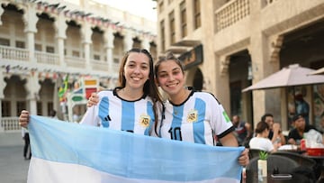 DOHA, QATAR - NOVEMBER 16: Argentina supporters hold the Argentine flag at the Souq Wagif ahead of the FIFA World Cup Qatar 2022 on November 16, 2022 in Doha, Qatar. (Photo by Claudio Villa/Getty Images)