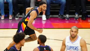 Paul George falló dos tiros libres para cerrar el partido y Ayton aprovechó un pase de Crowder para cerrar un partido marcado por la locura y el Instant Replay.