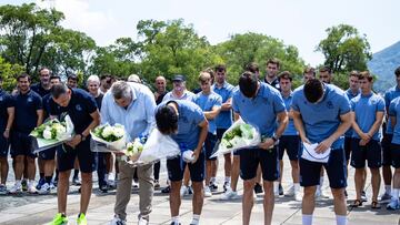 La Real Sociedad hizo una ofrenda a las víctimas por el ataque nuclear a Nagasaki.