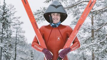 Jan Farrell posa con sus esqu&iacute;s en la estaci&oacute;n sueca de Idre Fj&auml;ll.