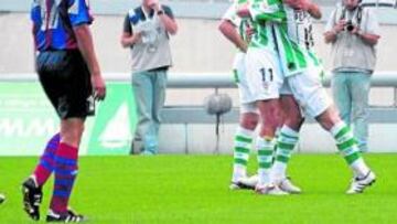 <b>ALEGRÍA. </b>El Arcángel disfrutó con el gran partido de los suyos y lo escenificó haciendo la ola en los minutos finales.