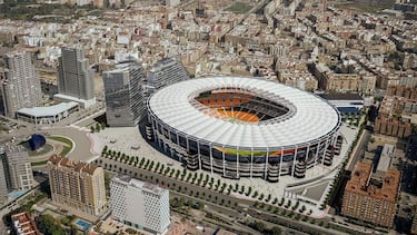 Vista aérea de cómo será el estadio en su aspecto externo. Destaca la cubierta que será translúcida, elegante, moderna y resistente. Una estructura diseñada por la prestigiosa firma internacional Schlaich Bergermann & Partner y que es muy similar a la del Estadio Metropolitano o el Estadio Olímpico de Berlín.