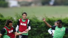 Cúper esconde sus cartas y la plantilla cree en el milagro