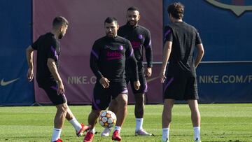 19/10/21 
 ENTRENAMIENTO DEL BARCELONA 
 
 KUN AG&Uuml;ERO
 Jordi Alba
 Sergi Roberto