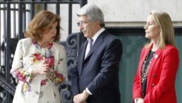 Ana Botella conversa con Enrique Cerezo en presencia de Theresa Zabell, de la candidatura Madrid 2020.