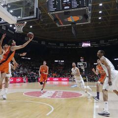 El Madrid cae en Valencia y se queda sin colchón para ser cuarto