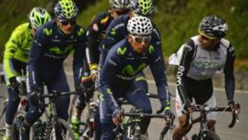 Nairo Quintana (en el centro) durante un entrenamiento para preparar el Tour de Francia.