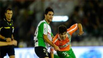 El Racing se estrena y agrava la crisis del Betis