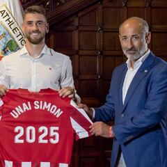 El gran día de Unai Simón: a La Roja y renueva sin cláusula
