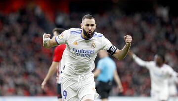 Un doblete de Karim Benzema en los diez primeros minutos de partido sentencia el último partido del año. El francés marca un gol antológico, al colocar el balón en el palo largo de la portería rojiblanca, y luego se aprovecha de un despiste defensivo local para marcar el segundo tanto. De esa manera aumenta la distancia con sus perseguidores, Sevilla y Betis, y aleja aún más a contrincantes como el Atlético (17 puntos) y el Barcelona (18). El Madrid, tras ganar en San Mamés, casi sentencia la Liga...