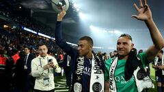 Paris Saint-Germain's French forward Kylian Mbappe greets the fans next to Paris Saint-Germain's Costa Rican Goalkeeper Keylor Navas as they celebrate with the French Ligue 1 championship's trophy during a ceremony following the French L1 football match between Paris Saint-Germain (PSG) and Toulouse (TFC) on May 12, 2024 at the Parc des Princes stadium in Paris.     FRANCK FIFE/Pool via REUTERS