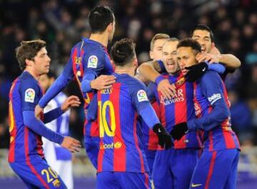 Los jugadores del Barcelona celebrando el gol 0-1 de Neymar 