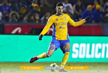 El defensa de Tigres Luis Martínez se rompió la rodilla derecha durante el partido entre los felinos y Santos, por la fecha uno del Clausura 2017. El diagnóstico oficial fue ruptura total de ligamento medial y cruzado anterior, y desgarro del menisco lateral externo. El pronóstico de recuperación fue de 8 a 10 semanas y no volvió a jugar en todo el torneo.
