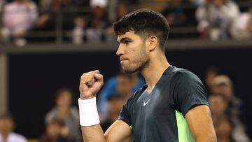 Carlos Alcaraz celebra un punto contra Casper Ruud en el China Open.