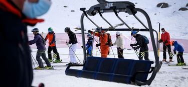 Esquiando con mascarilla