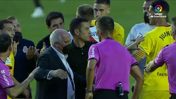 La multitudinaria trifulca del Rayo-Girona con gesto desafiante de Iraola a un canterano del Barça