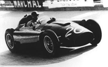 Juan Manuel Fangio es considerado uno de los mejores pilotos del automovilismo mundial de todos los tiempos, en particular por ser quíntuple y segundo campeón de Fórmula. Consiguió los campeonatos de 1951, 1954, 1955, 1956, 1957