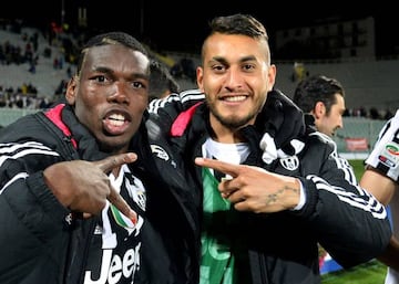 Pogba and Pereyra celebrating after beating Fiorentina 