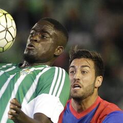 Betis y Villarreal negocian el traspaso de Alfred N'Diaye