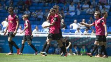 ALEGRÍA. Los jugadores del Almería celebran el gol del debutante Fran Vélez al Espanyol en Cornellá.
