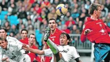 <b>RAÚL NO MARCÓ. </b>El capitán no logró ningún gol y sigue a dos tantos de Di Stéfano (307). En la imagen, un remate de espaldas que sacó la defensa rojilla bajo palos.