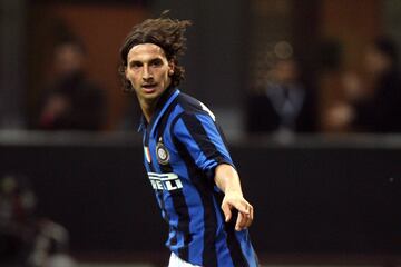 Temporadas en el FC Inter: 2006-09
Temporadas en el AC Milan: 2010-12