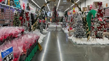 Robtic easy to set up Christmas trees are going viral, here are some options if you are interested in purchasing one.