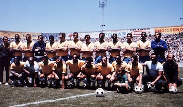 Los jugadores de Brasil posando para la foto.