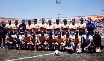 Los jugadores de Brasil posando para la foto.