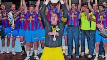 <b>LA ENÉSIMA. </b>David Barrufet volvió a levantar un título del Barcelona, quizá el último, pero el enésimo del capitán azulgrana.