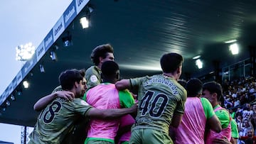 Alegría de la Real Sociedad B tras el gol de Mariezkurrena contra el Mérida.