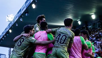 Alegría de la Real Sociedad B tras el gol de Mariezkurrena contra el Mérida.