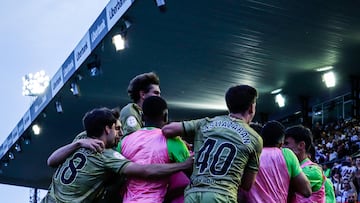Alegría de la Real Sociedad B tras el gol de Mariezkurrena contra el Mérida.