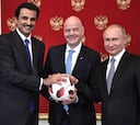 Putin e Infantino entregan al Emir de Qatar el testigo del Mundial