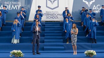 Rafa Nada, Ona Carbonell y los alumnos graduados.