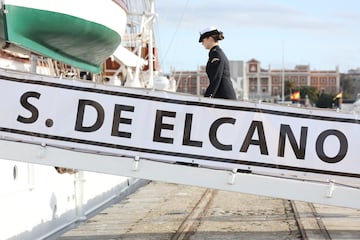 La Princesa Leonor sube al buque escuela 'Juan Sebastin de Elcano.