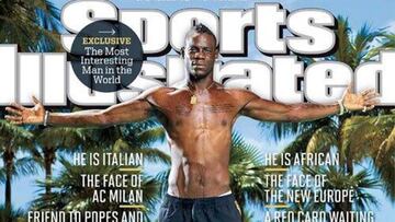 Mario Balotelli camina sobre el agua para Sports Illustrated