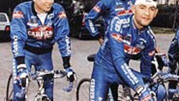 Chritina con Pantani en bicicleta