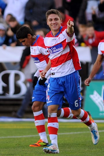 Vistió la camiseta del Granada durante tres temporadas desde 2010 hasta 2013. Jugó con el Atlético de Madrid dos temporadas entre 2014 hasta 2016.