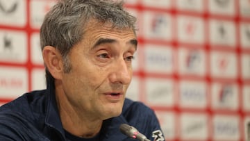 GRAFCAV8965. LEZAMA (BIZKAIA), 23/01/2026.-El entrenador del Athletic de Bilbao, Ernesto Valverde en rueda de prensa previa al partido de mañana, donde entrenador del Sevilla, el argentino Matías Almeyda, elogió este viernes a los "grandísimos jugadores" y al "gran entrenador" del Athletic Club, su rival del sábado en el Ramón Sánchez-Pizjuán y al que considera "preparado para jugar varios torneos" al mismo tiempo porque, no en vano, "son un equipo de 'Champions'". EFE/Luis Tejido