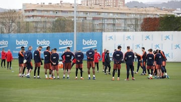 El Barça escenifica con caras largas el KO europeo