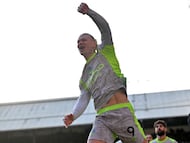 Pep Guardiola’s team with an impressive away win keeps the pressure on leaders Arsenal.