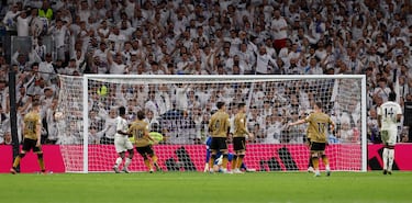 4-4. Córner que lanza Arda Güler que remata Antonio Rüdiger al palo derecho de Álex Remiro para anotar el cuarto tanto e igualar por tercera vez el marcador y clasificar al Real Madrid para la final.