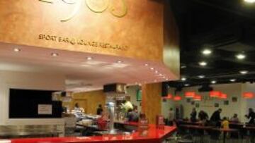 El Sport 1903 cuenta con diferentes espacios, pero todos tienen en común una cosa: el Atlético y hay fotos y camisetas del equipo rojiblanco.