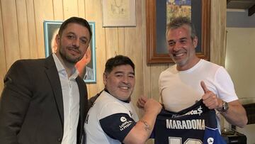 Maradona vuelve a los banquillos: dirigirá a Gimnasia