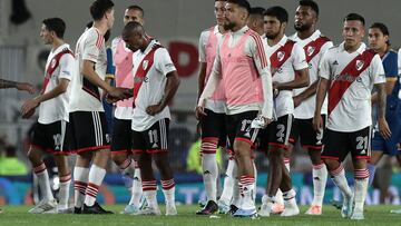 River Plate�s footballers react after losing 1-2 against Arsenal at the end of the Argentine Professional Football League Tournament 2023 match at El Monumental stadium in Buenos Aires, on February 26, 2023. (Photo by ALEJANDRO PAGNI / AFP)